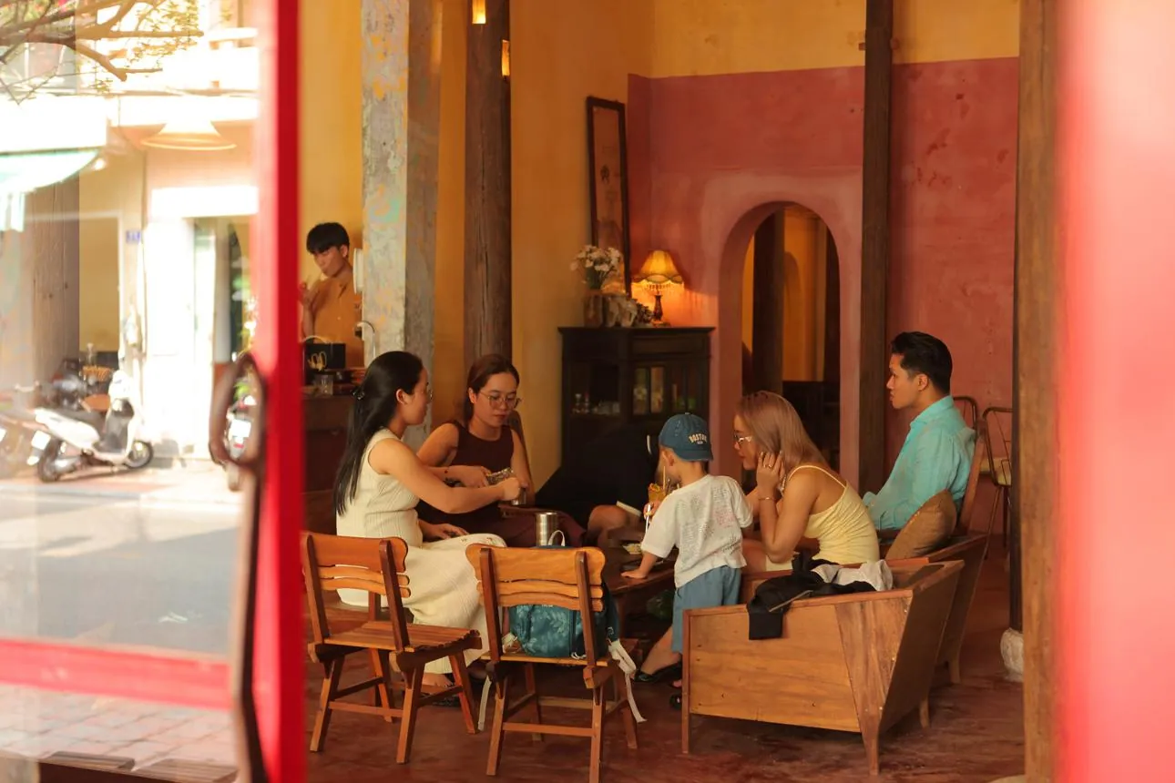 Hội Coffee: không chỉ là một quán cà phê mà còn là một không gian văn hóa giữa lòng phố cổ Chi Lăng