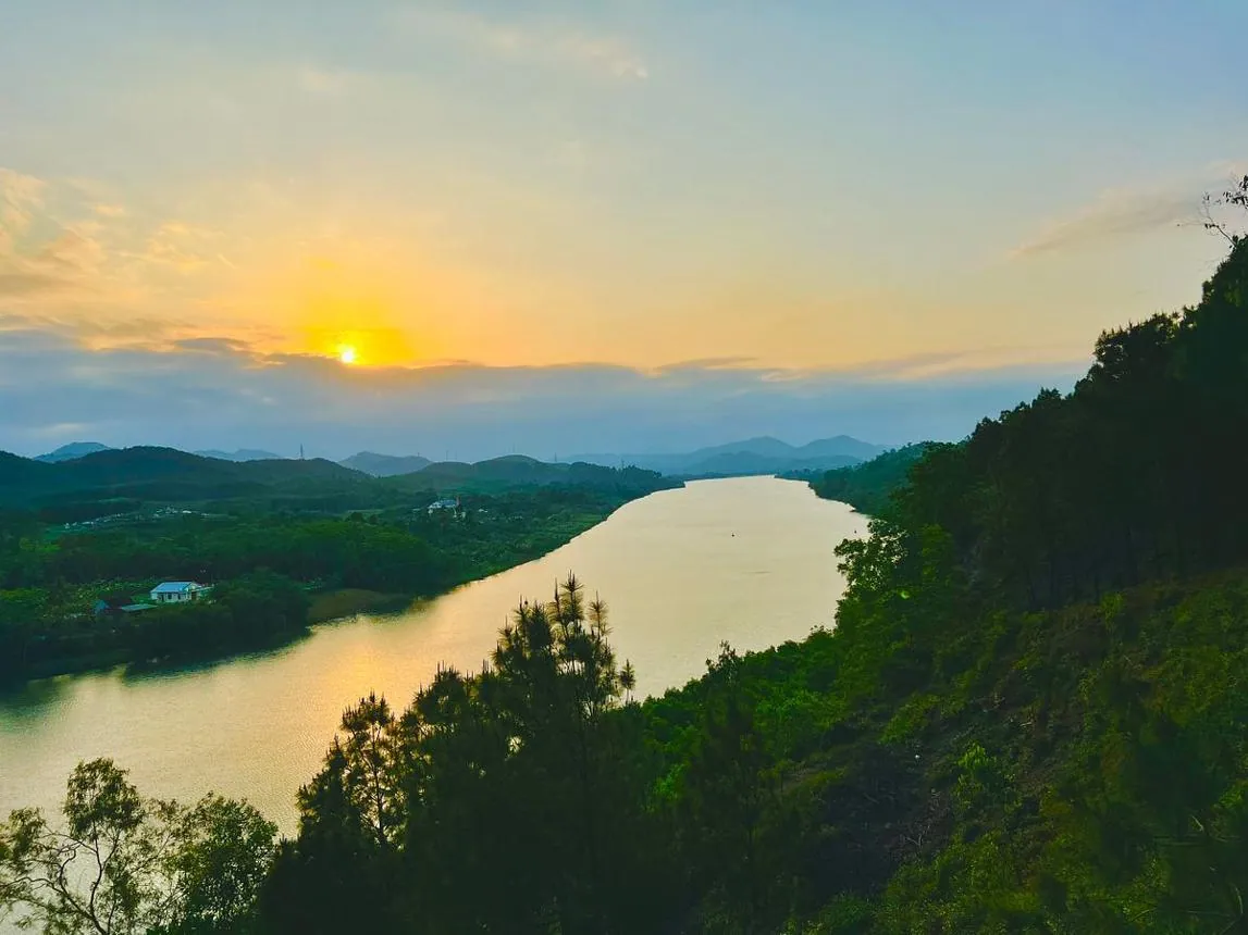 Vọng Cảnh, the Picturesque Hill in Huế That Even Emperors Cherished - Saigoneer